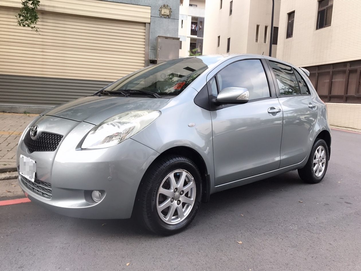 TOYOTA  YARIS  省油代步小車