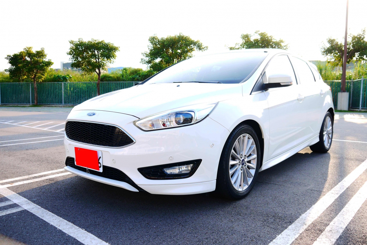 [獨家底盤實圖拍攝]認證車 1.5渦輪五門最頂級版 僅跑三萬 里程保證 輔助停車 車道偏移 盲點偵測