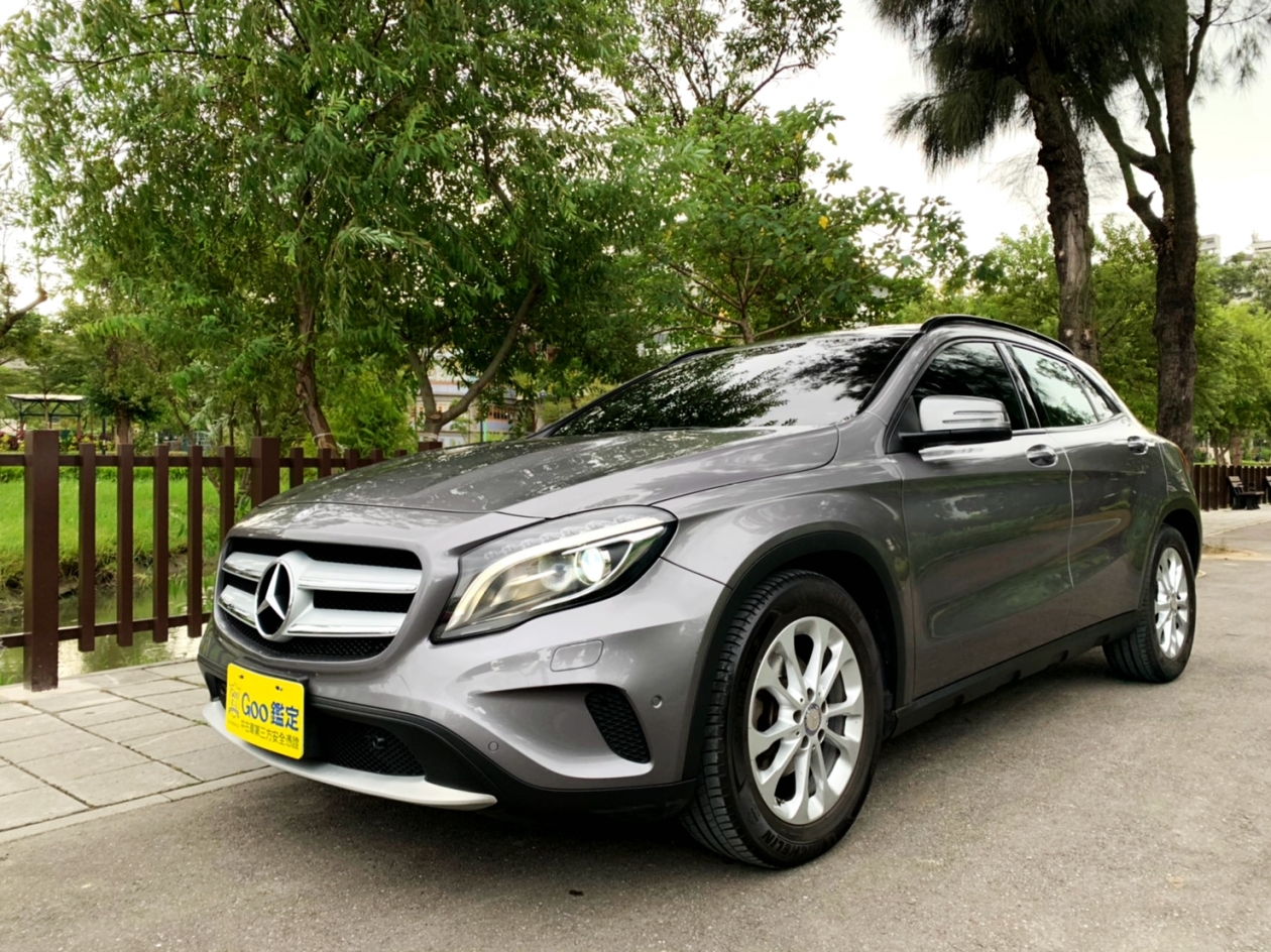 2015年 BENZ GLA180 全原廠保養 一手車車至今 車況極新