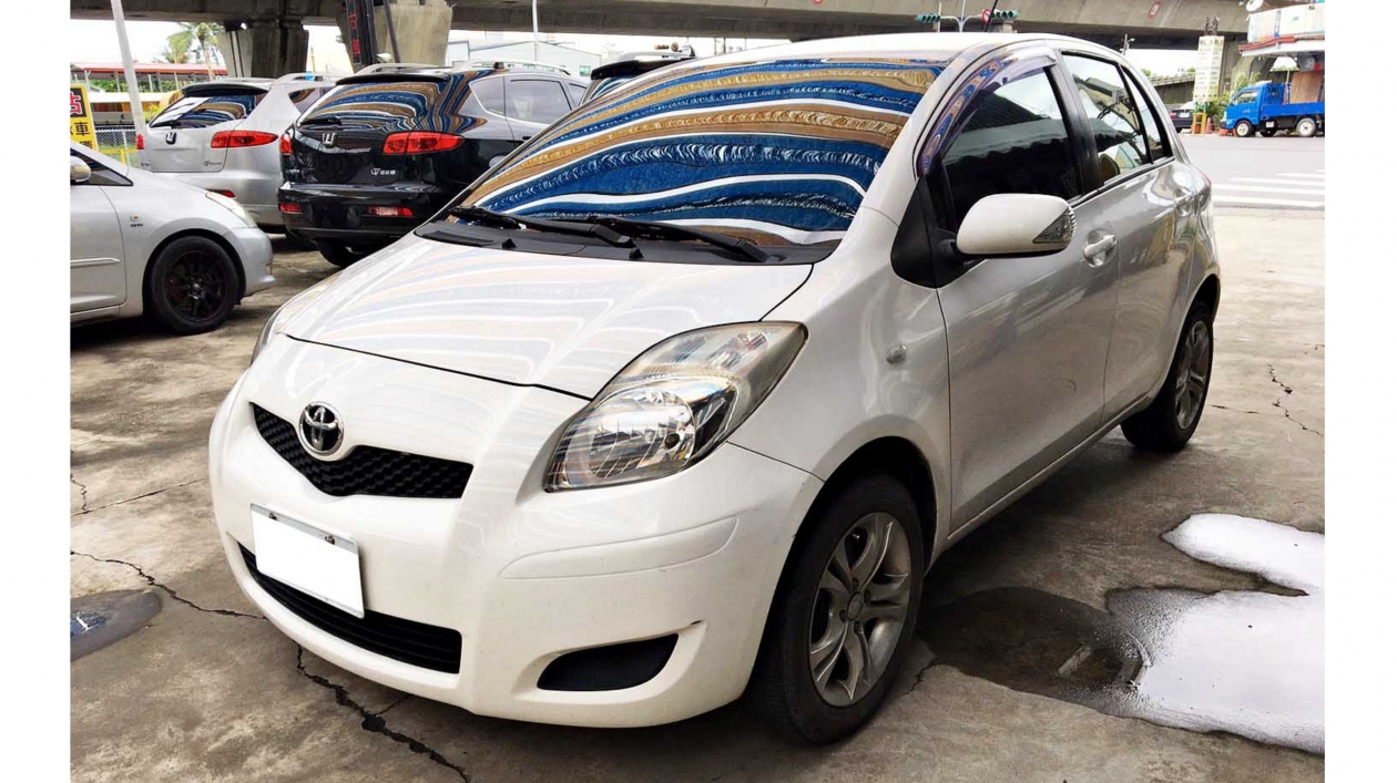 2012年 Toyota Yaris 白色 豐田中古車