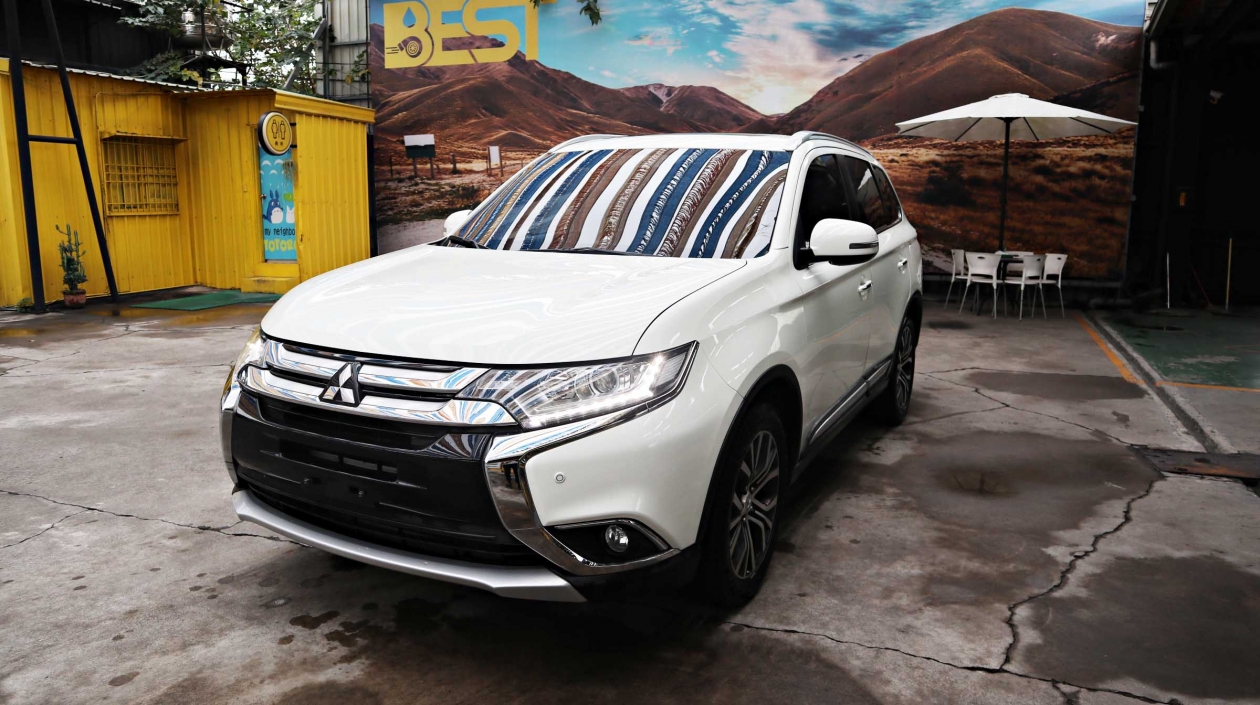 2016年 Mitsubishi Outlander 白色 三菱中古車