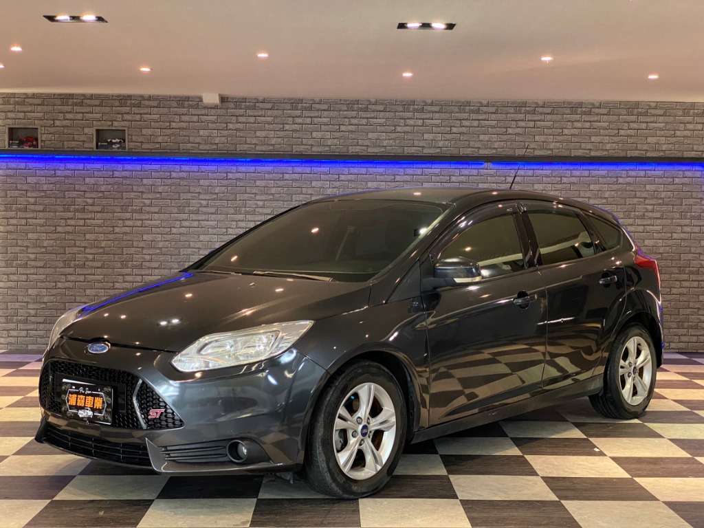 2013年Ford 福特 FOCUS 五門
