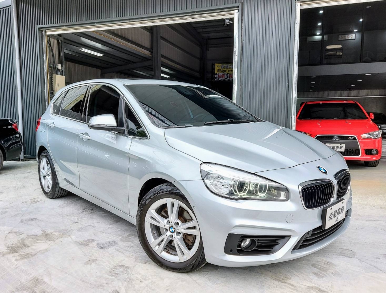 BMW 2-Series Active Tourer 220i 掀背跨界休旅車