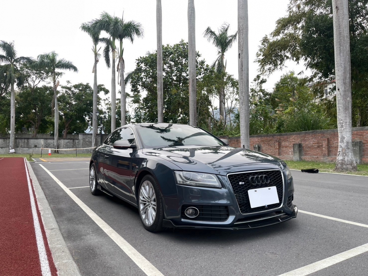 2009 AUDI A5 TQ 2.0 Coupes-Line