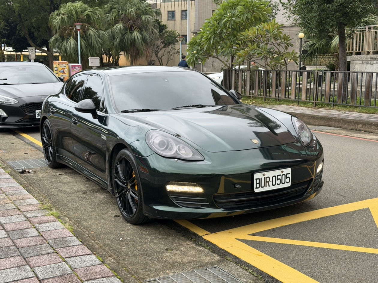 Porsche Panamera 4S 底色黑包膜新款金屬綠 里程跑少 保時捷帕拉梅拉 近滿配